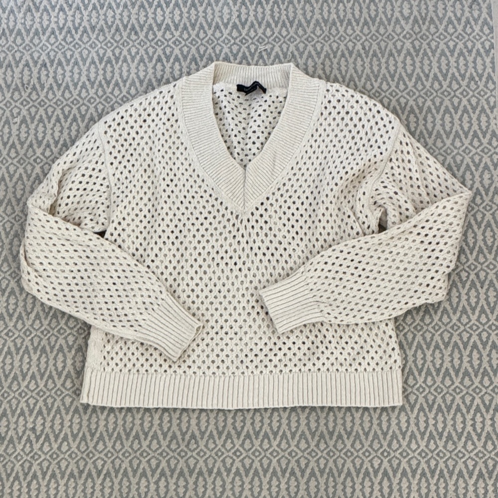 Women’s sanctuary macrame perforated Cream V-Neck Sweater small